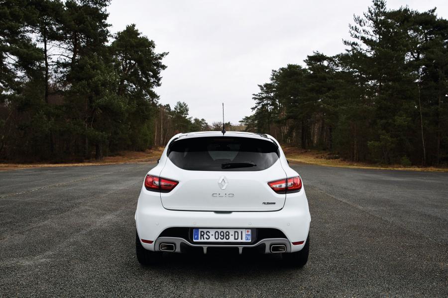  Renault Clio R.S. 220 Trophy 2015 года  (фото 8 из 48)